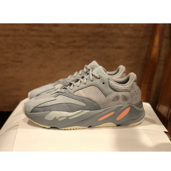 Yeezy - Picture 2 of 7